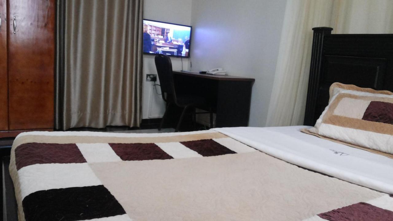 Hotel Good News Lira 外观 照片